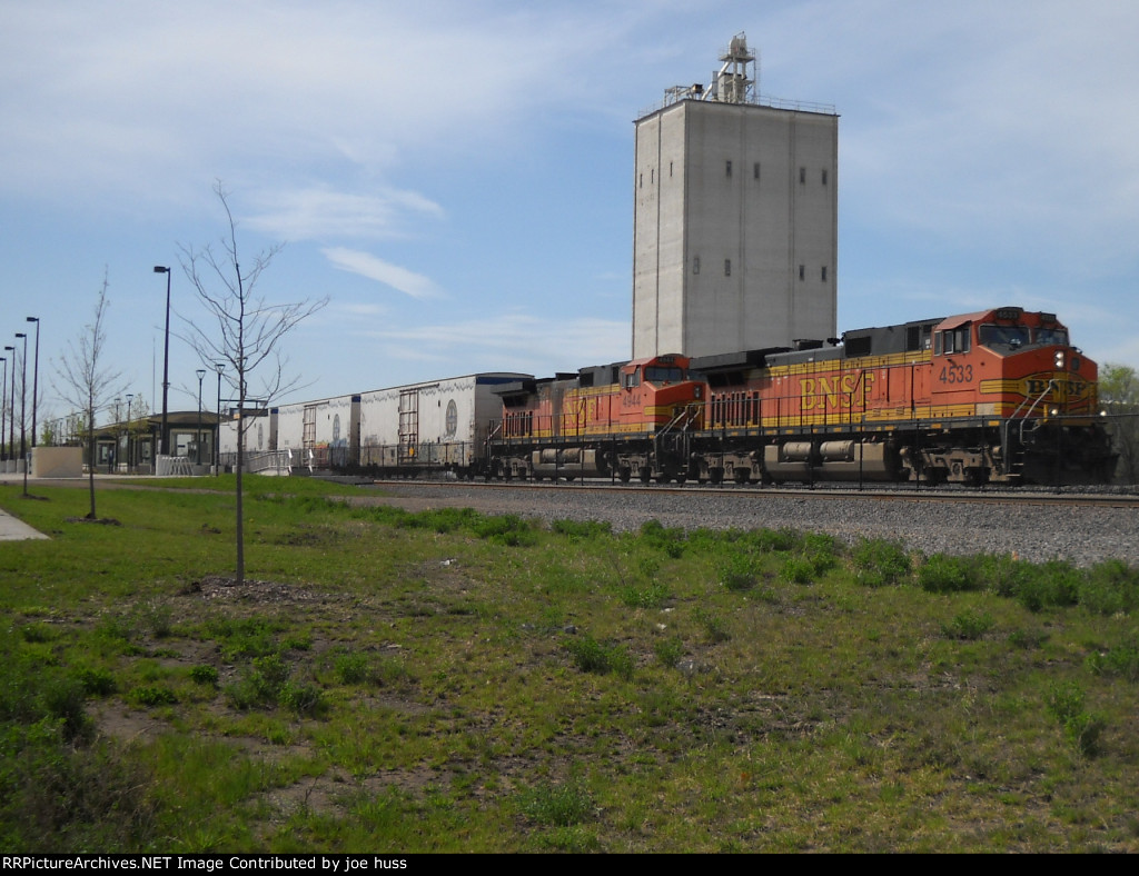 BNSF 4533 East